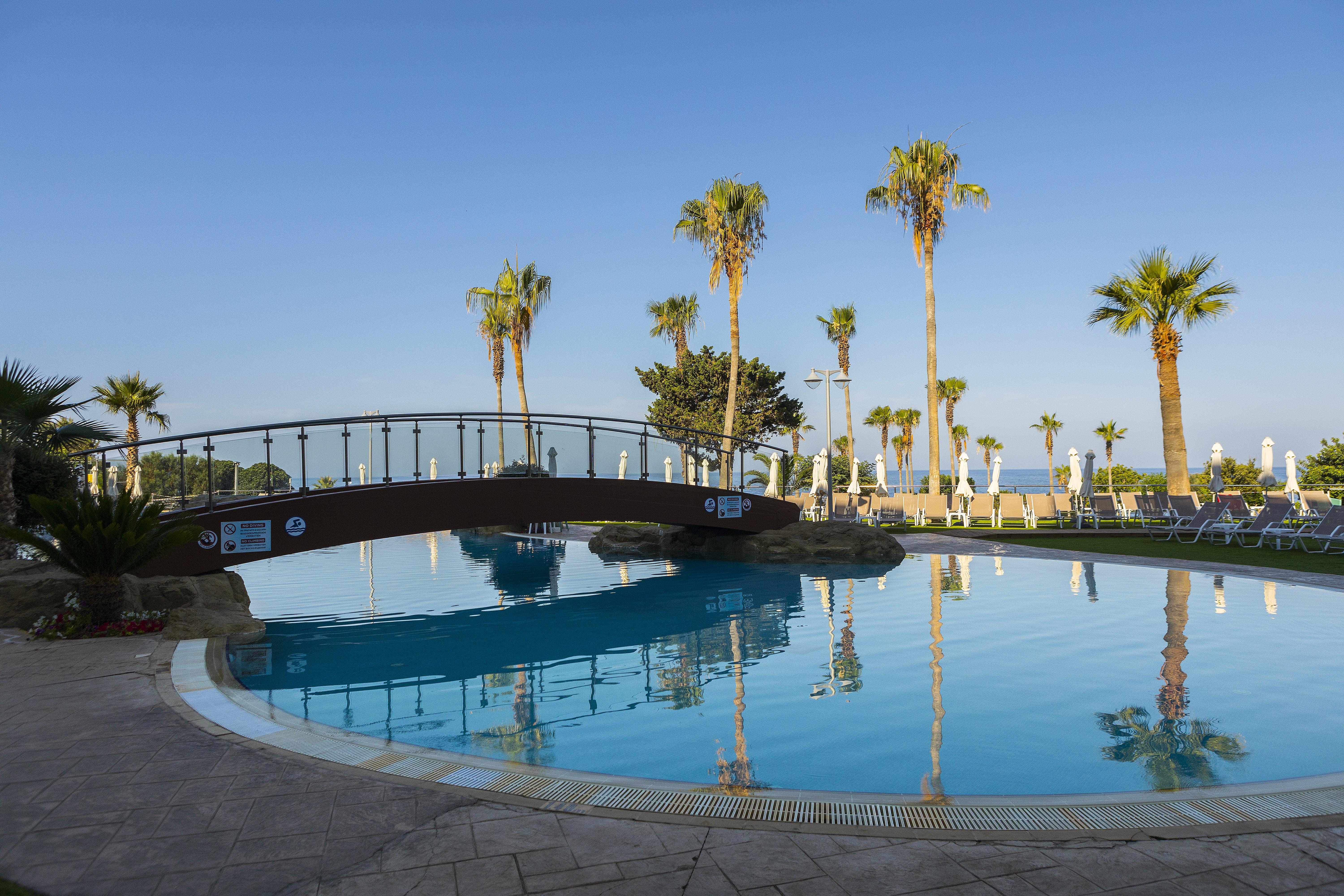Leonardo Laura Beach & Splash Resort Klorakas Exterior foto