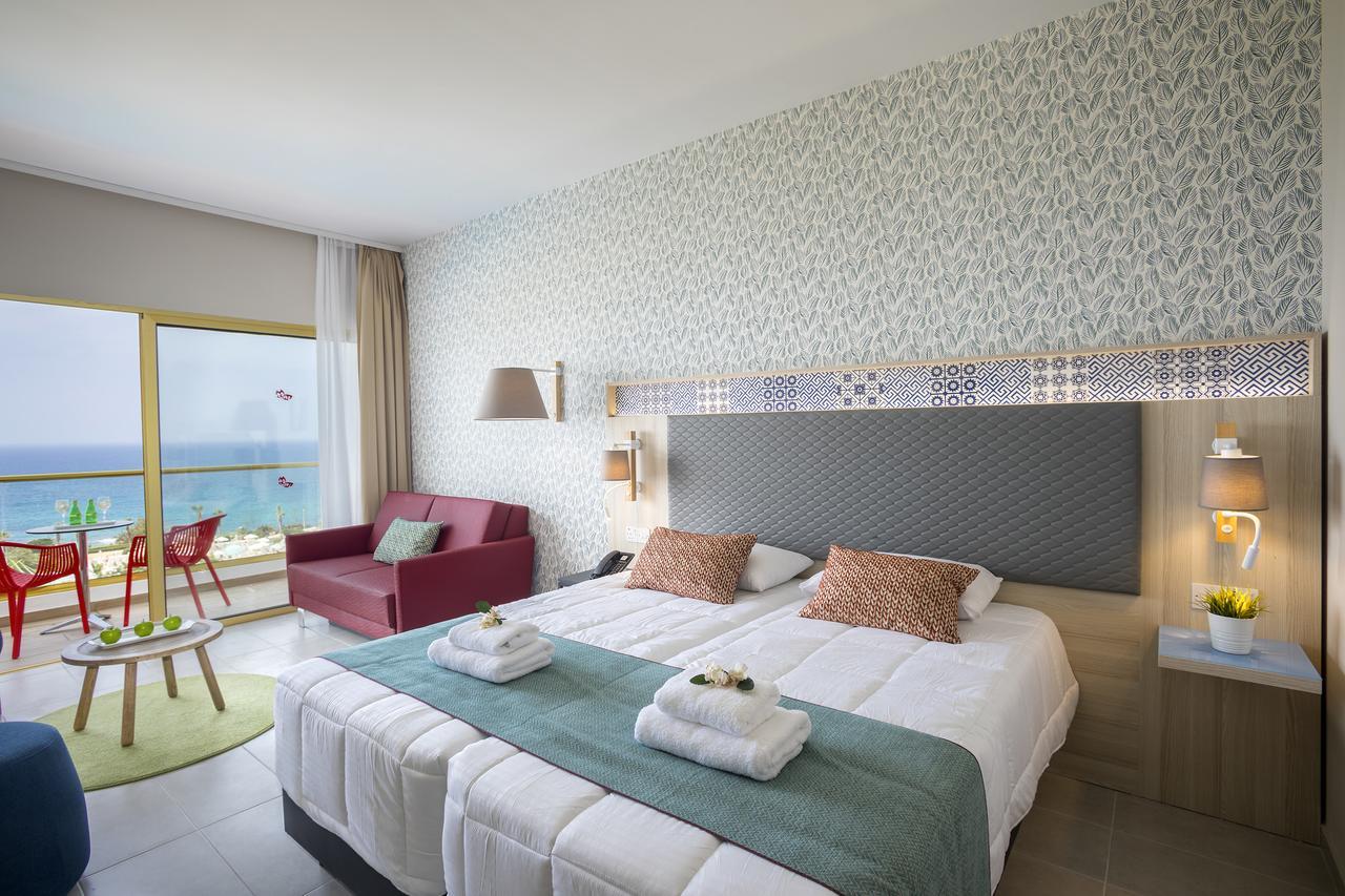 Leonardo Laura Beach & Splash Resort Klorakas Exterior foto